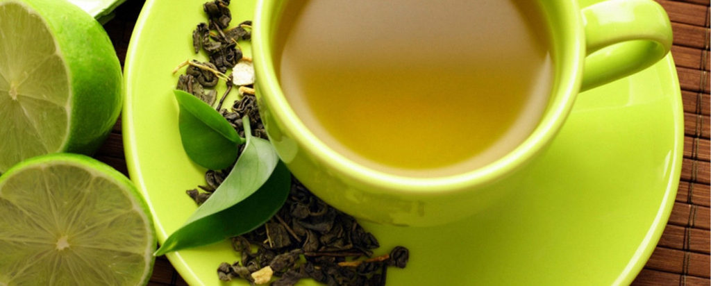Tè verde: proprietà e controindicazioni di un superfood da non sottovalutare