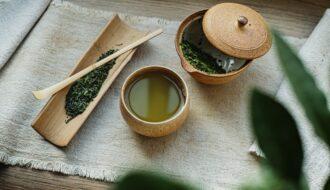 Tè verde, foglie e infuso