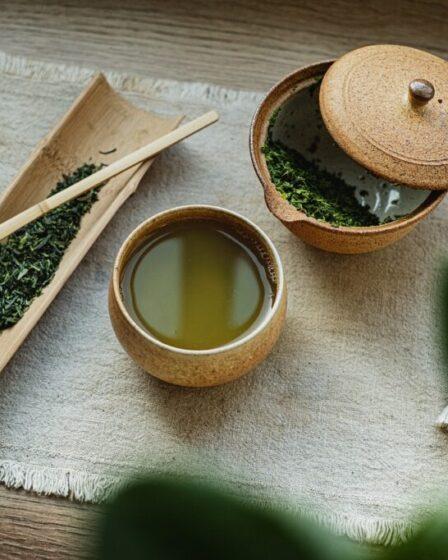 Tè verde, foglie e infuso