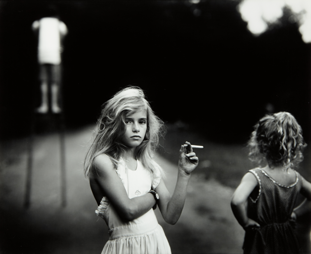 ragazze: Sally Mann, Candy Cigarette, 1989.