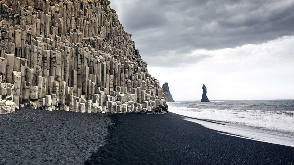 Islanda: reynisfjara black sand beach