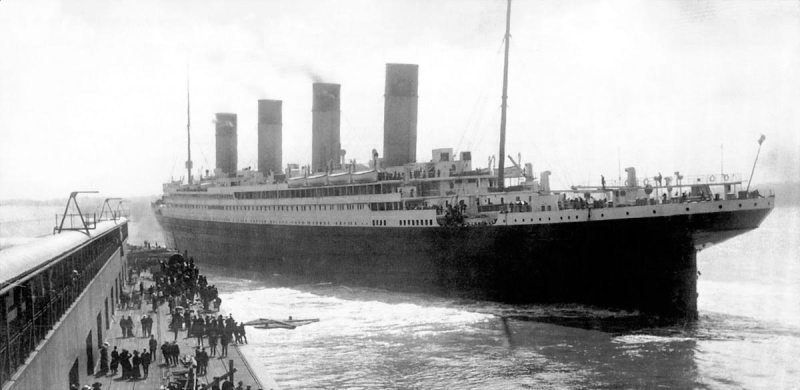 titanic departing southampton dock