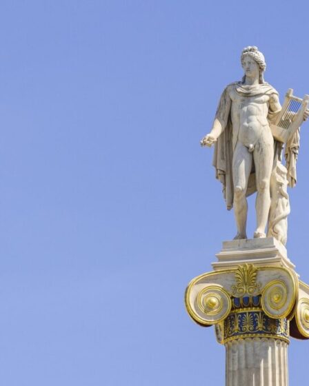 Statua di Apollo ad Atene. Foto di Adrian Balea da Pixabay.