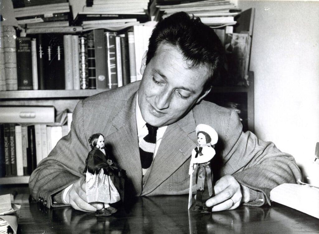 Gianni Rodari. Immagine di pubblico dominio via Wikimedia Commons.