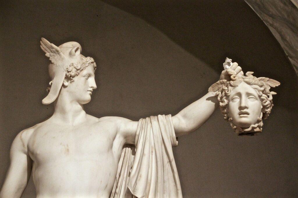 Perseo decapita Medusa: mostri mitologici. Foto di nightowl da Pixabay.