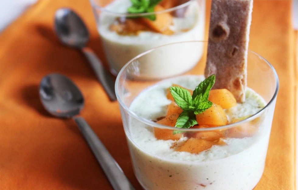 Crema allo yogurt con melone, cetrioli e piada croccante