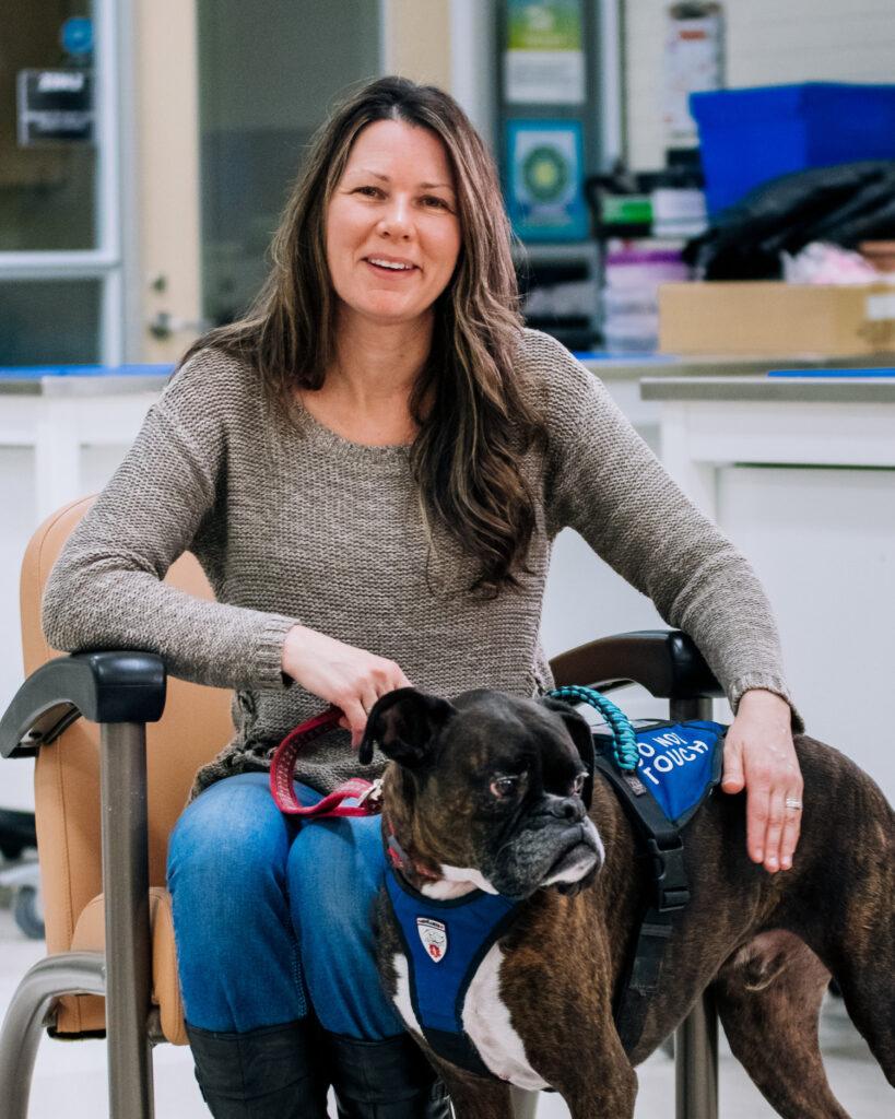 La dottoressa Colleen Dell ha studiato gli effetti della Cane terapia (o dog therapy) sul dolore