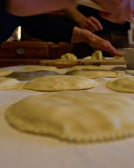 Preparazione casalinga della seada.
