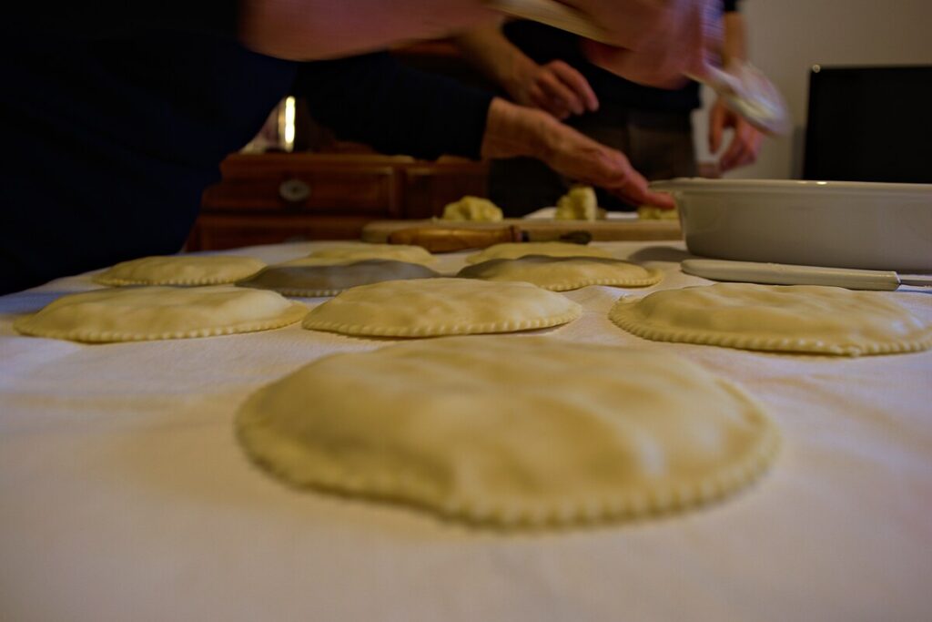Preparazione casalinga della seada.