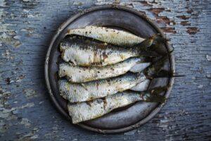 Cosa mangiare durnte il ciclo: sardine, fonte di omega-3
