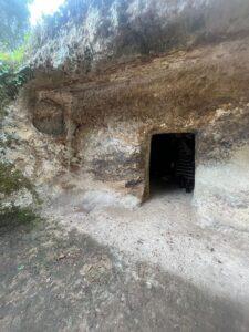 La necropoli di "Is piluncas", nei pressi di Sedilo è al centro della recita "S'Incantu de sos pitziccos".