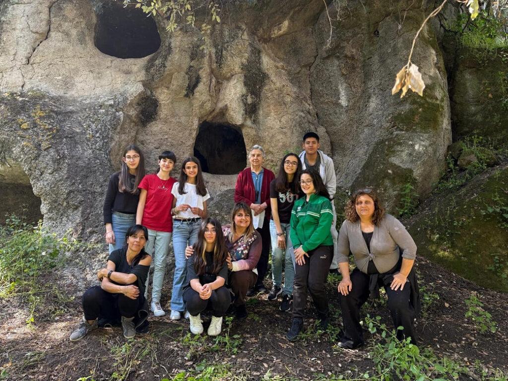 S'incantu de sos pitziccos, recita a Ghilarza dedicata alla Sardegna preistorica. Nella foto, gli studenti dell'Istituto Comprensivo Ghilarza-Abbasanta.