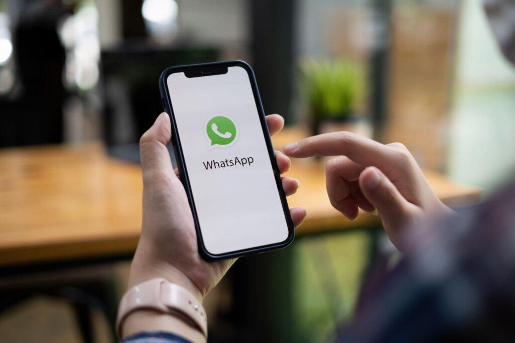 Come spiare WhatsApp web senza codice QR e senza credenziali di accesso