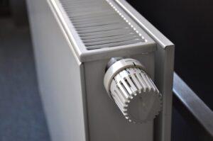 Impianto di riscaldamento per la casa: termosifone.