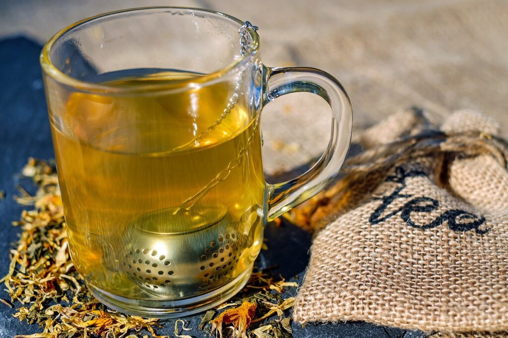 tè, foglie in infusione