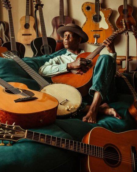 Eric Bibb tra gli ospiti del festival Rocce Rosse Blues 2025.