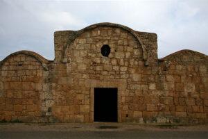Sardegna bizantina: facciata della chiesa di San Giovanni di Sinis, risalente al VI secolo