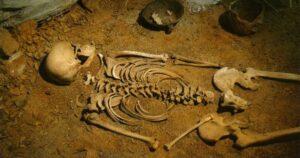 Sisaia-scheletro-umano-cultura-di-Bonnanaro
