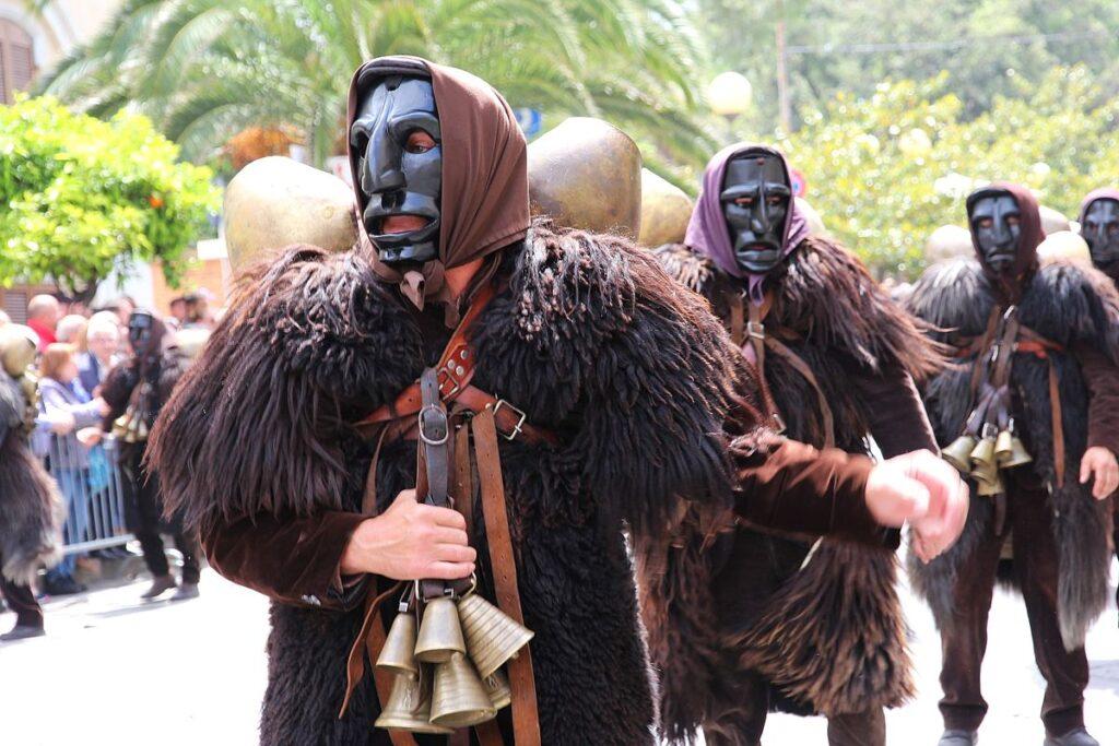 Mamuthoes di Mamoiada. Foto di Gianni Careddu via Wikimedia Commons.
