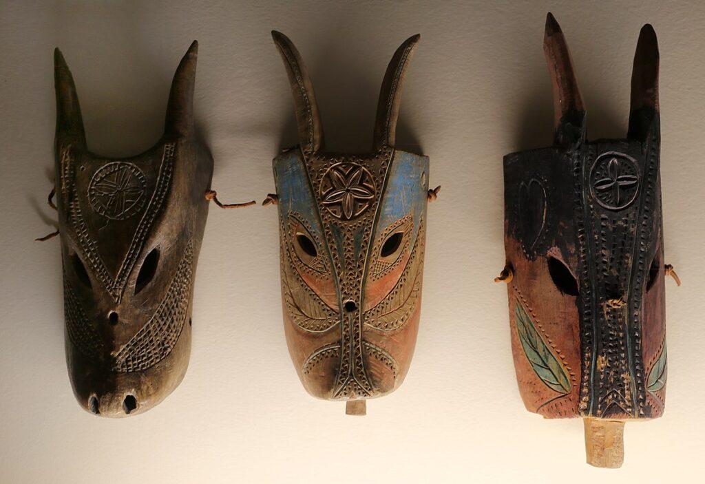 Il Carnevale Sardo e le sue maschere. Foto via Wikimedia Commons.