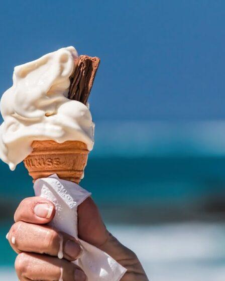 Cono gelato in spiaggia.