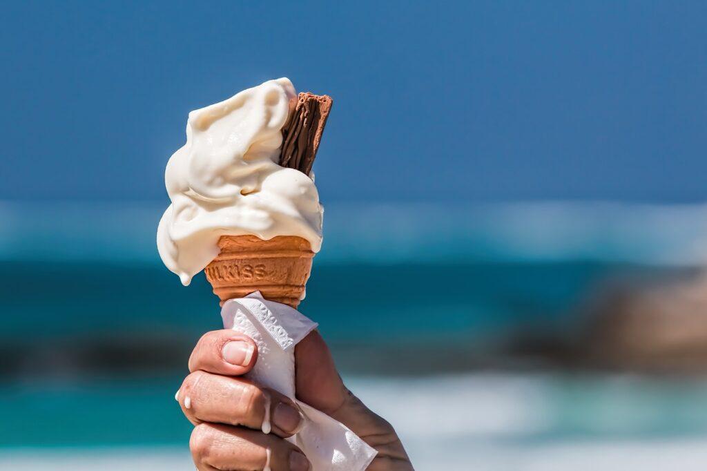 Cono gelato in spiaggia.