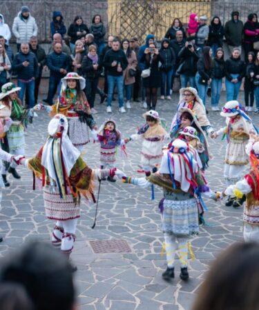 Ritus calendarum - Carrasegae neonelesu: Sas mascheras 'e cuaddu