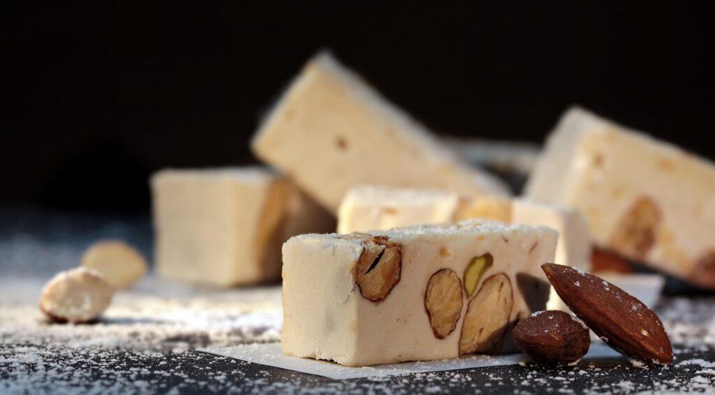 Sagra del torrone di Tonara. Foto di NoName_13 da Pixabay.