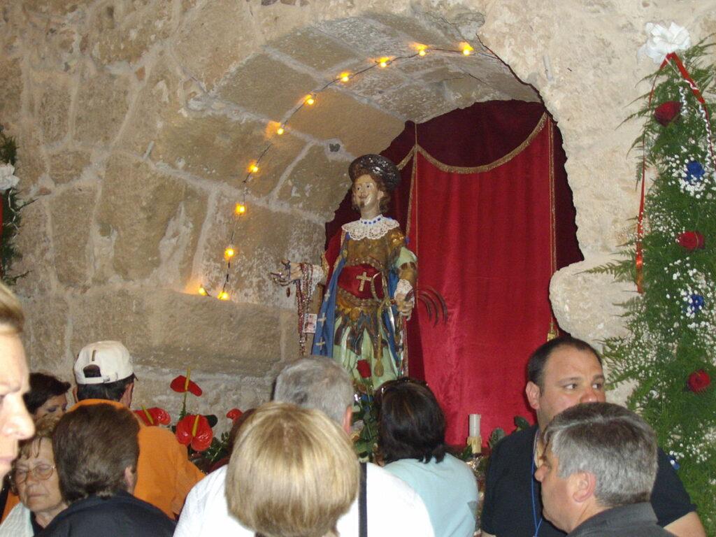 Sant'Efisio nella sua chiesa di Nora.