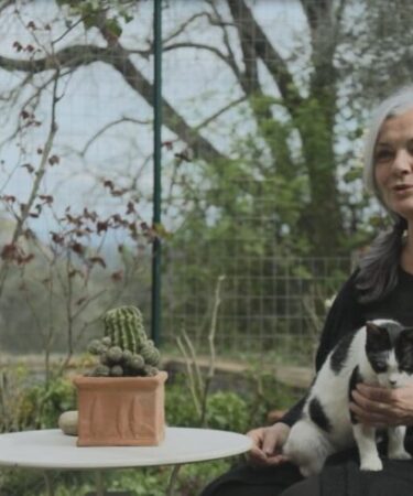 Frame da Ricordando Romero, il docufilm girato da Simonetta Columbe, incentrato sulla figura di Renzo Romero. Anteprima nazionale il 14 giugno 2025 a Foresta Burgos.