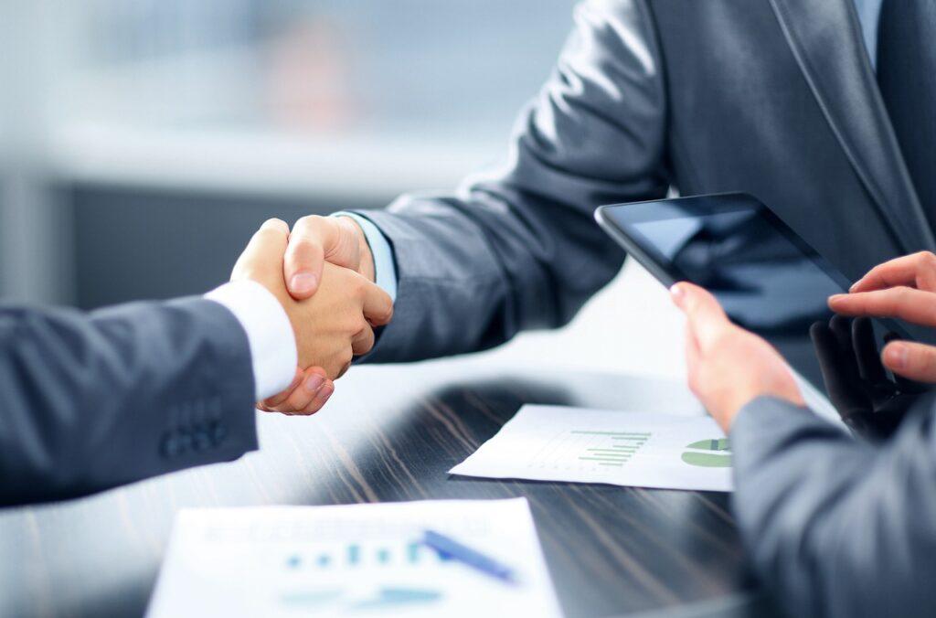 Prestiti e finanziamenti: come scegliere quello giusto? Foto di Credit Commerce da Pixabay.